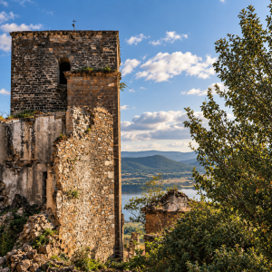 Escó, antiguo pueblo de Zaragoza junto al embalse de Yesa
