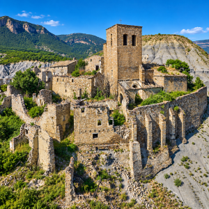 Escó, antiguo pueblo de Zaragoza junto al embalse de Yesa