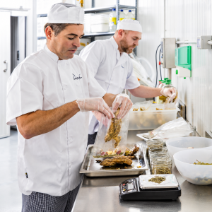 El Corral del Tío Nicasio elaborando escabeche en Castejón de Valdejasa